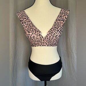 Halara 2 piece Bathing Suit. Cheetah/Black.